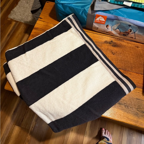 Reversible 6ftx3ft members marker beach towel - Picture 1 of 4